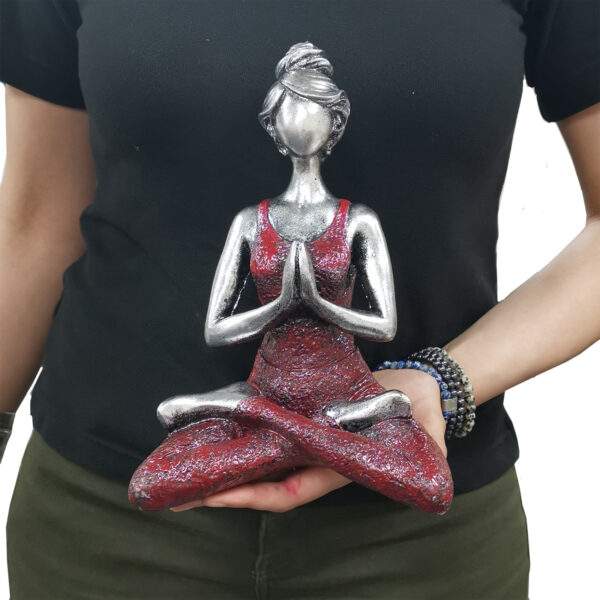 Yoga Lady Figure -  Silver & Bordeaux 24cm - Imagen 3