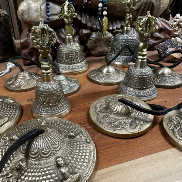 Campana Tingsha tibetana grande - 7,5x13 cm - Imagen 4