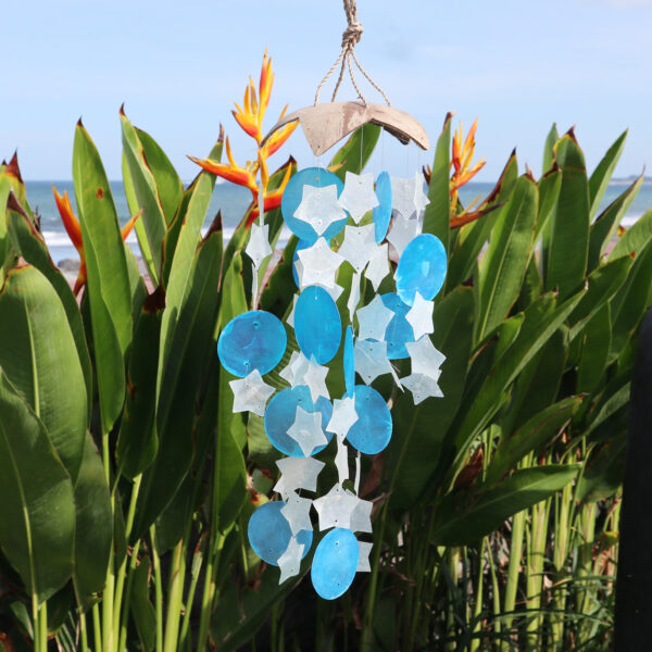 Campanas de viento de coco y capiz - Estrellas azules y blancas - 30 cm - Imagen 2